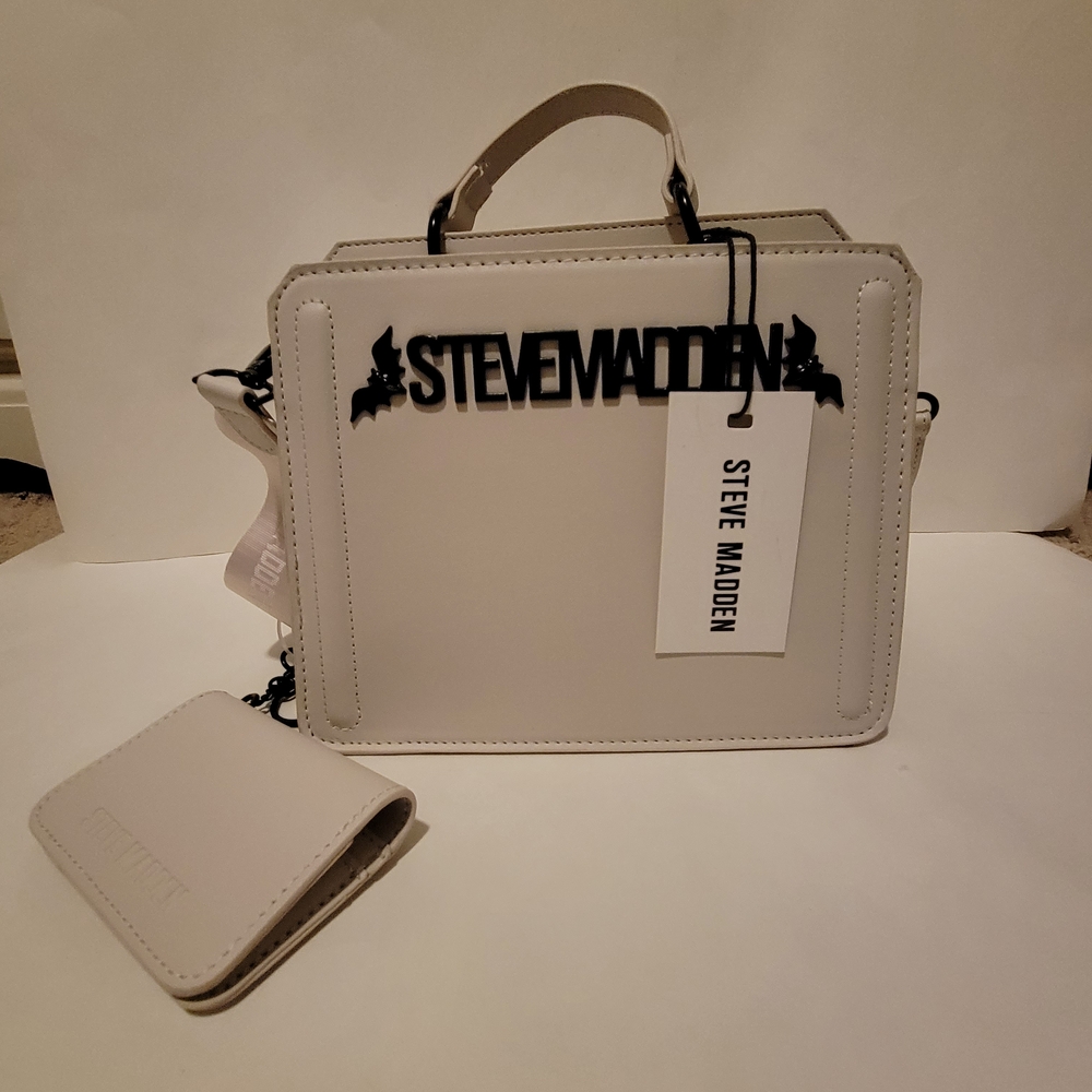 Steve Madden White Handbag with Matching Pouch - Picture 2 of 16
